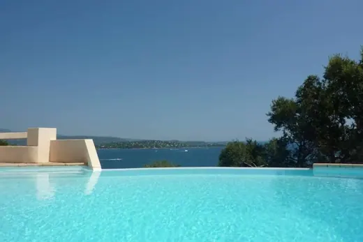 Villa La Veglia à Porto-Vecchio : piscine à débordement, terrasses et jardin — photo 3