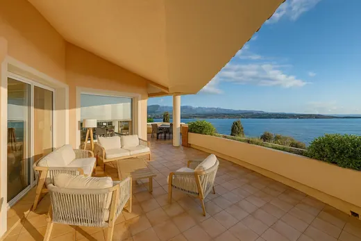 Villa La Veglia à Porto-Vecchio : piscine à débordement, terrasses et jardin — photo 13