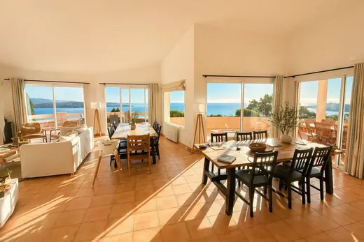 Villa La Veglia à Porto-Vecchio : piscine à débordement, terrasses et jardin — photo 15